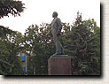 Мытищи. В.И.Ленин, памятник, вид со стороны школы. 2006 г.